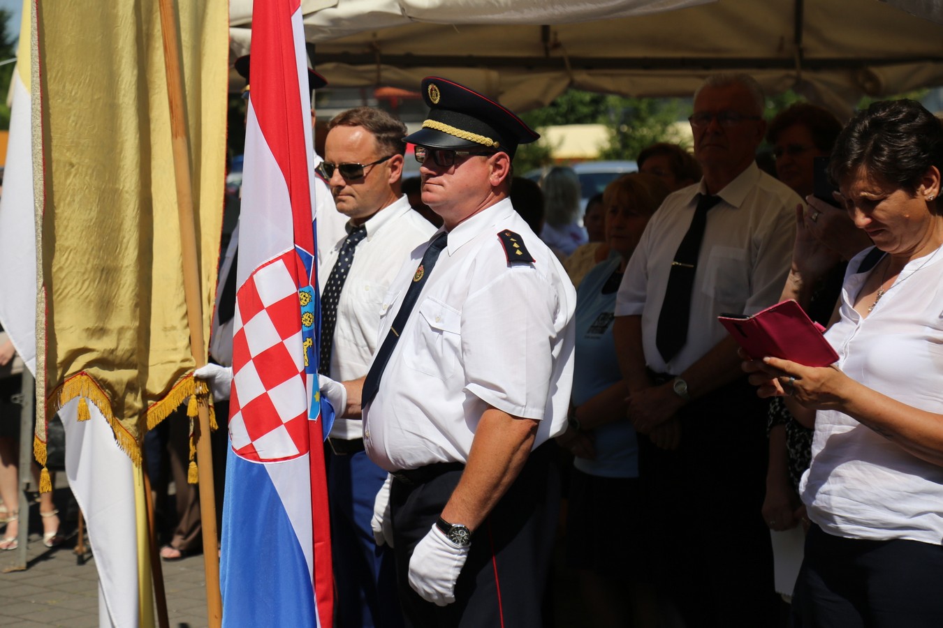 Mladen Cikač iz Gornjeg Hrašćana u Macincu služio mladu misu