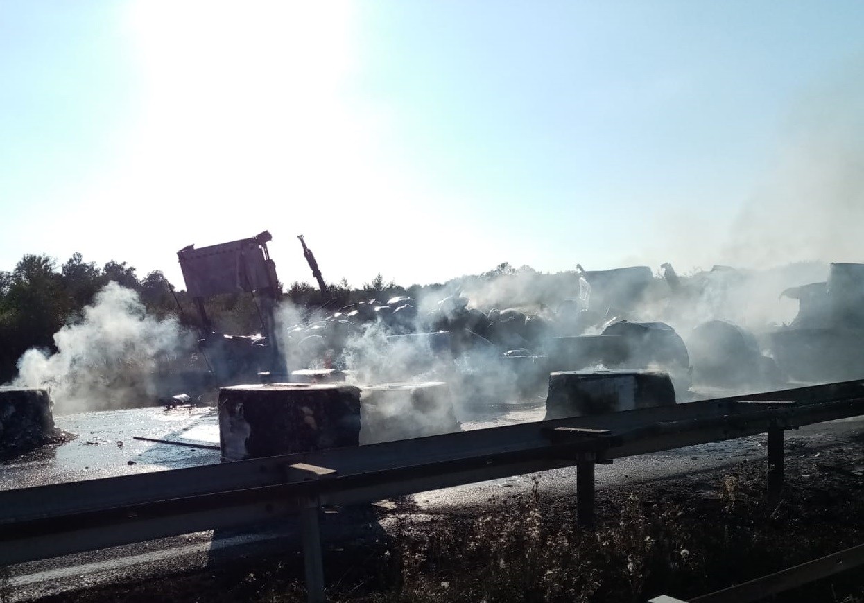 UŽAS NA AUTOCESTI A3 Dvoje ljudi poginulo u teškoj nesreći, požar gasio 21 vatrogasac