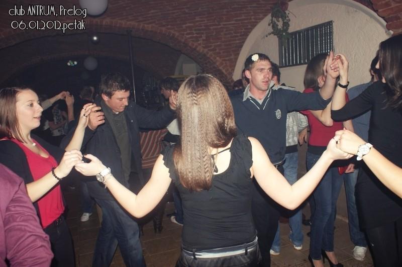 slika0033 Antrum (Petak, 6.1.2012) slika0033 Antrum (Petak, 6.1.2012)