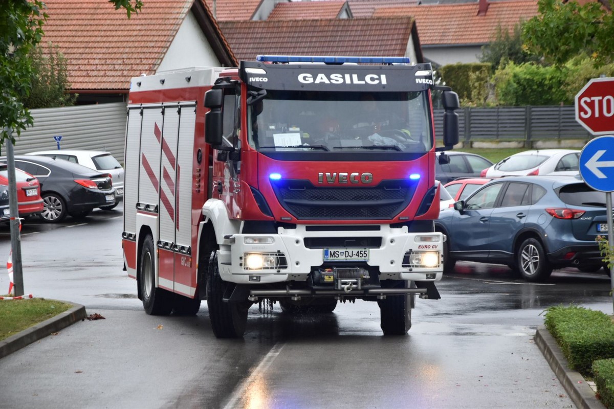 MURSKO SREDIŠĆE Održana uzbudljiva vježba u kojoj su vatrogasci uspješno ugasili požar i spasili unesrećene MURSKO SREDIŠĆE Održana uzbudljiva vježba u kojoj su vatrogasci uspješno ugasili požar i spasili unesrećene