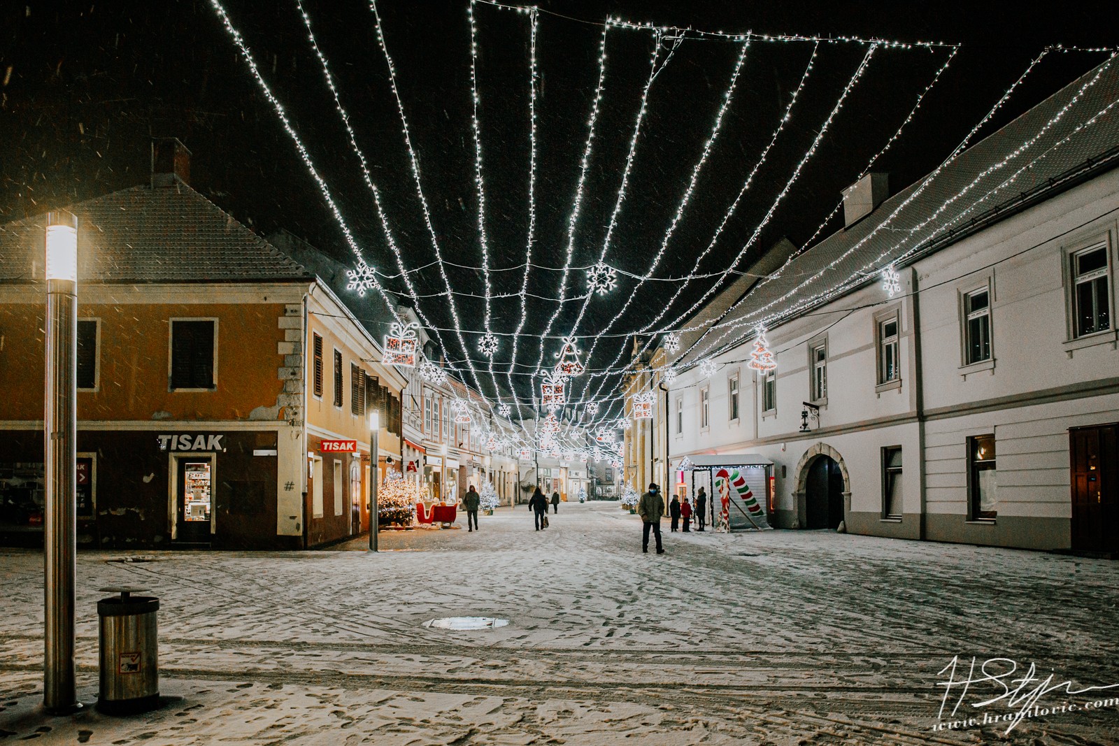 SNJEŽNA IDILA Advent u gradu Zrinskih iz objektiva Stjepana Hranilovića