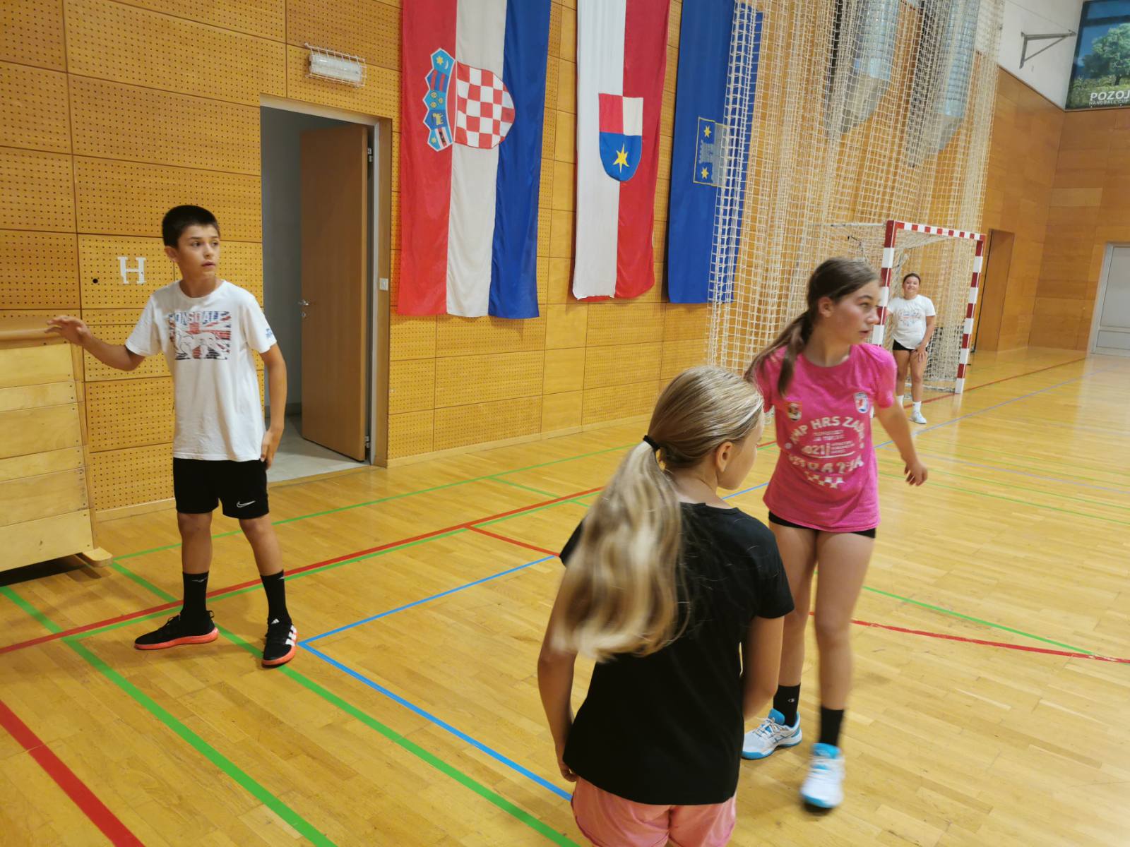 Veliki broj školaraca na kampovima iz kuglanja i rukometa