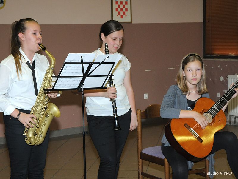 355415496dsc5457741988