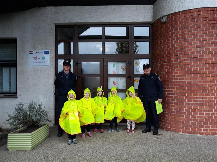 Policajci u školi i vrtićima