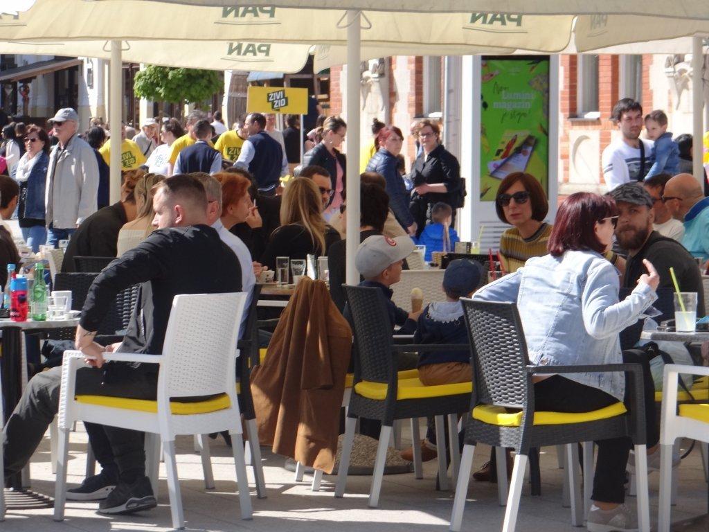 Predblagdansko raspoloženje: Čakovec okupirale sve generacije