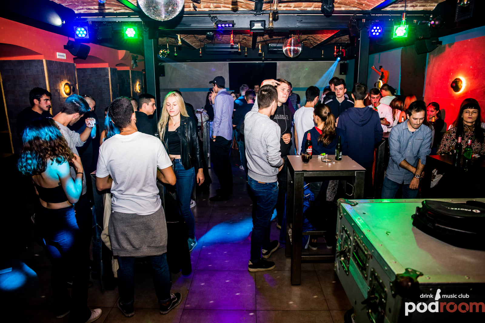 Podroom clubbing – DJ Yakka