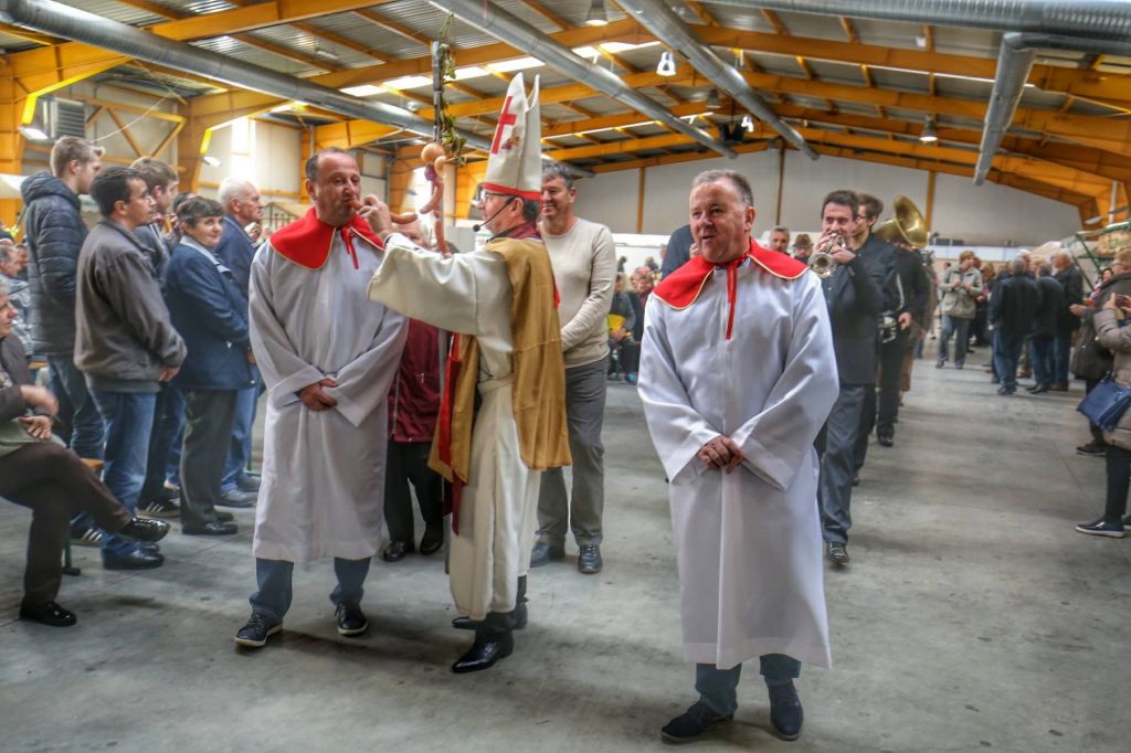 2351479710213458962805446160379