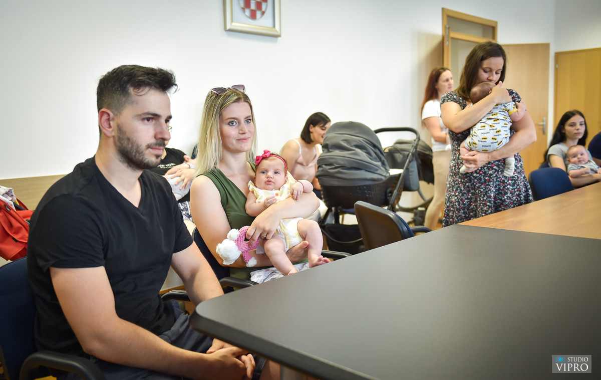 BEBE KOD GRADONAČELNIKA U Prelogu još jednom podijeljene naknade za novorođenčad