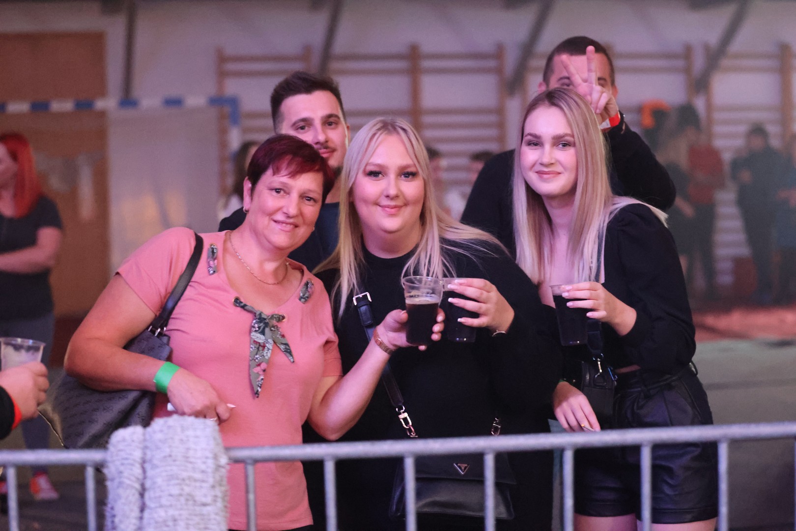 FOTO/VIDEO Grupa Magazin i Boban Rajović otjerali kišnu i tmurnu atmosferu iz Čakovca