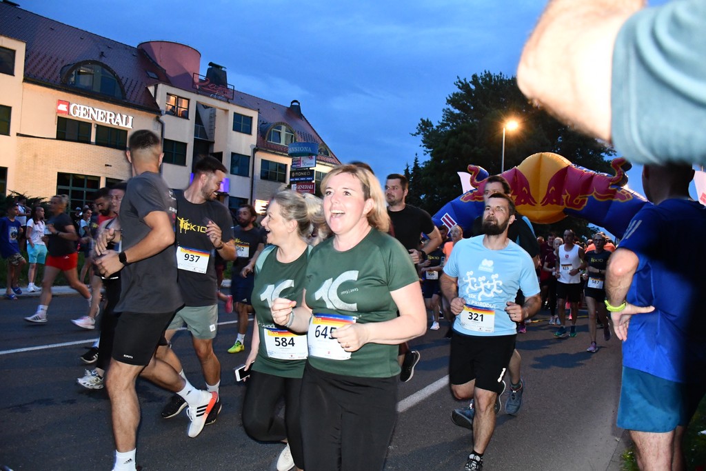 POGLEDAJTE TKO JE SVE TRČAO Veliki broj trkača na ‘Čakovečkom noćnom ceneru’