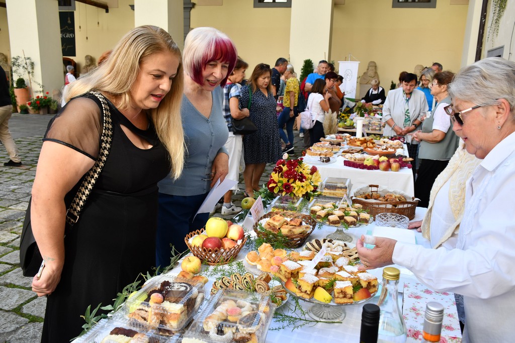 ‘BAKINI KOLAČI’ Najbolji kolač s jabukama pripremila je Natalija Munđar iz Križovca