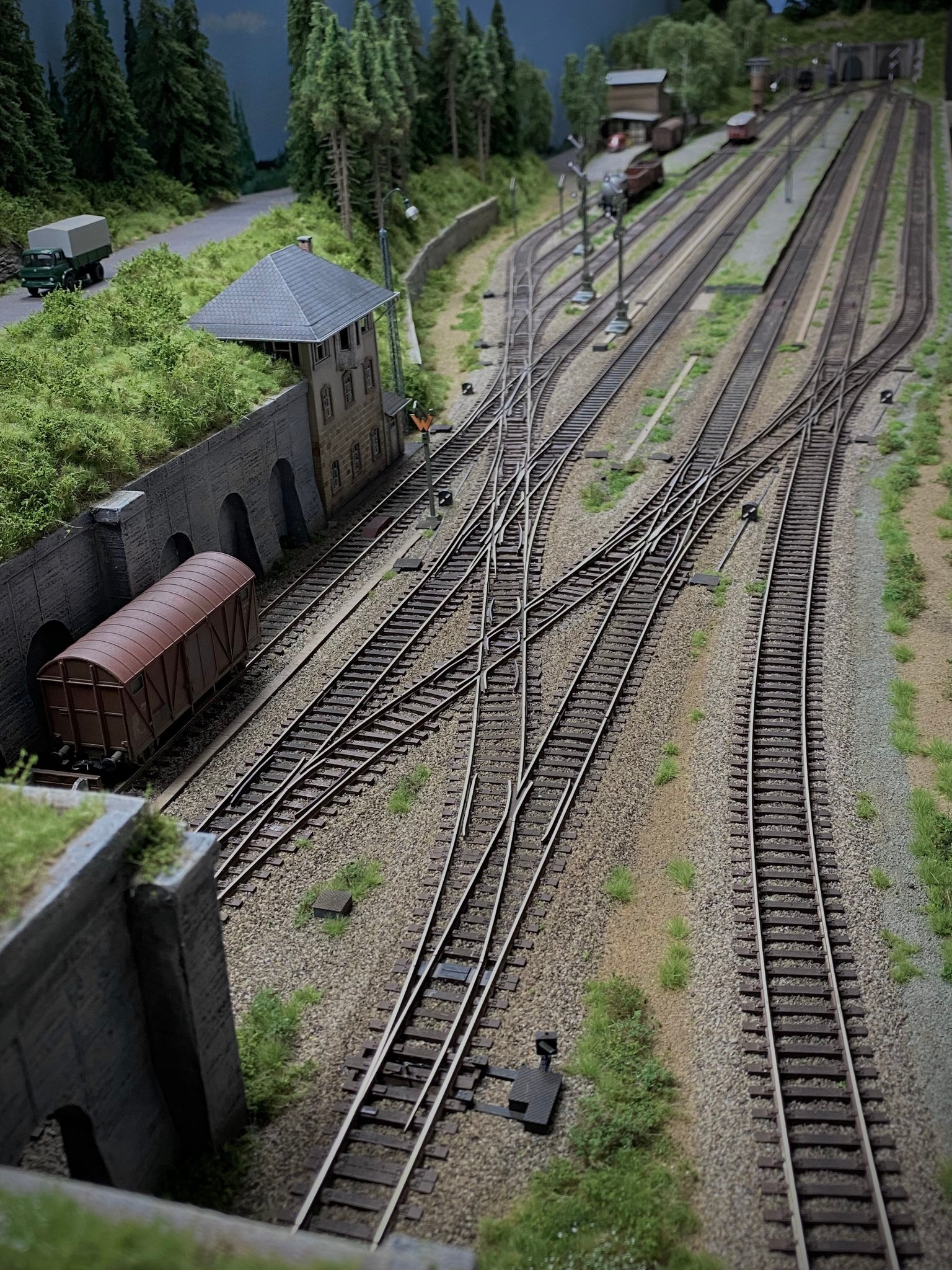 ČOVJEK KOJI VOLI VLAKOVE Josip Herman je strastveni kolekcionar i precizni majstor