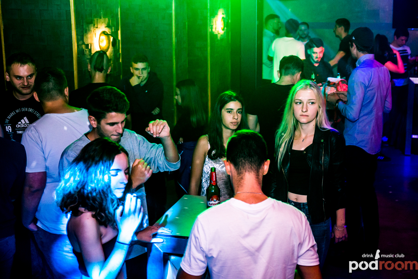 Podroom clubbing – DJ Yakka