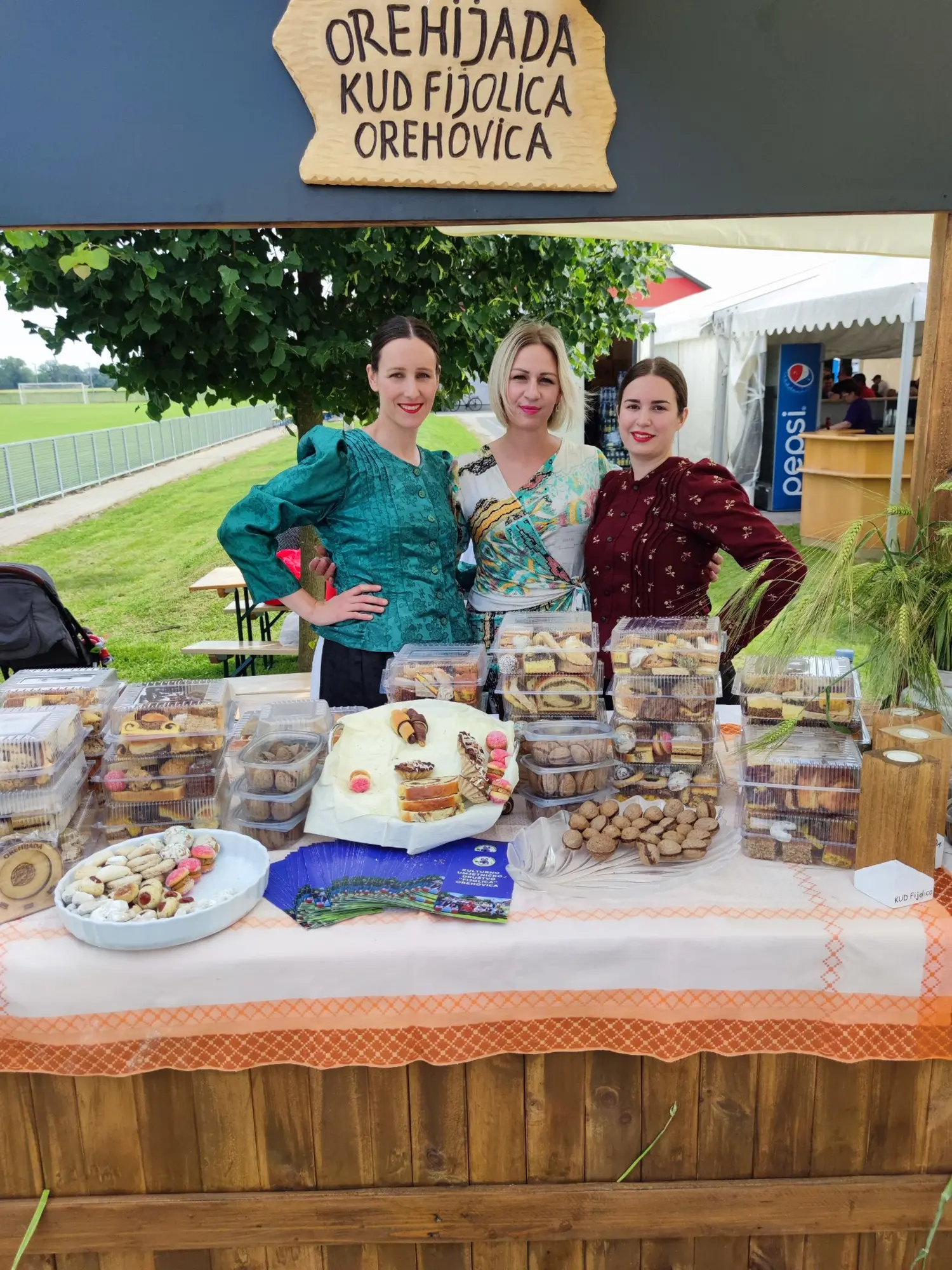 10.Festival oreha i sega kaj kcoj ide, Orehijada (16) 10.Festival oreha i sega kaj kcoj ide, Orehijada (16)