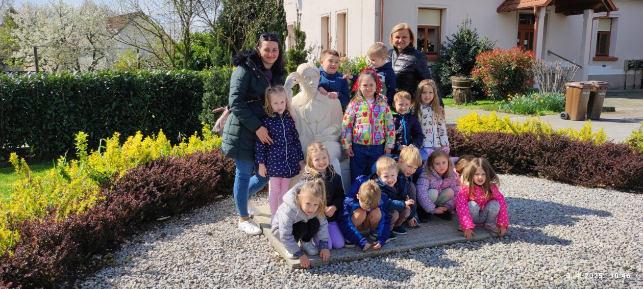 1000084693 1000084693