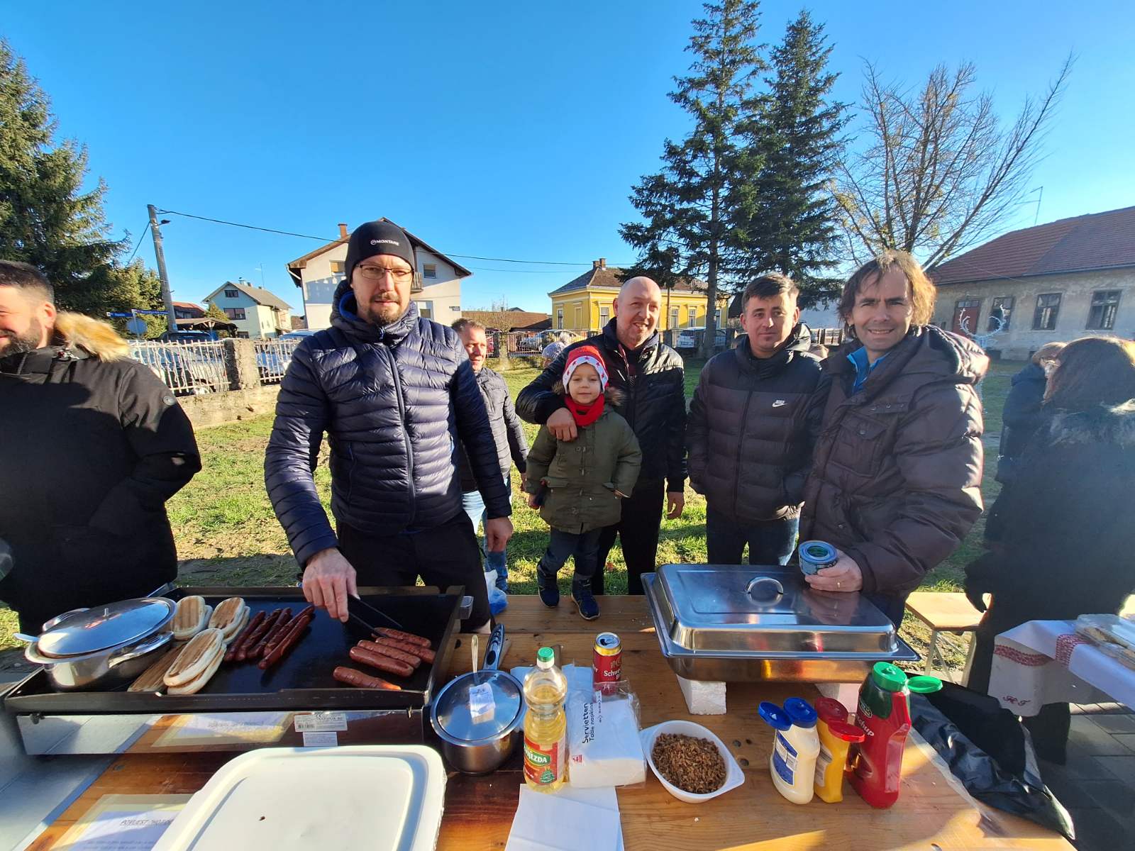 FOTO/VIDEO Pogledajte blagdansku atmosferu Božićnog sajma u Donjoj Dubravi