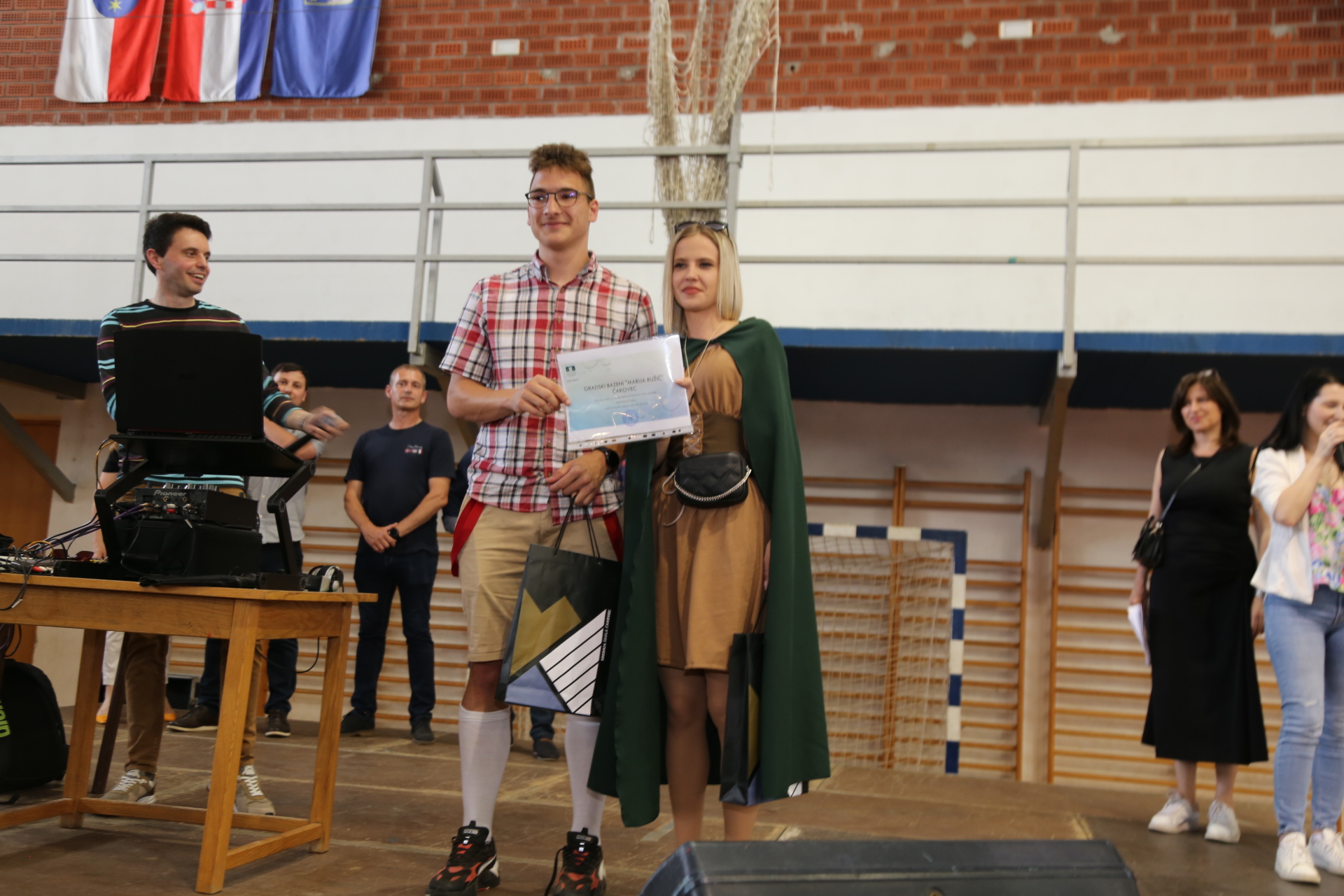 Proglašenje najmaturanata i najmaturanstkog razreda