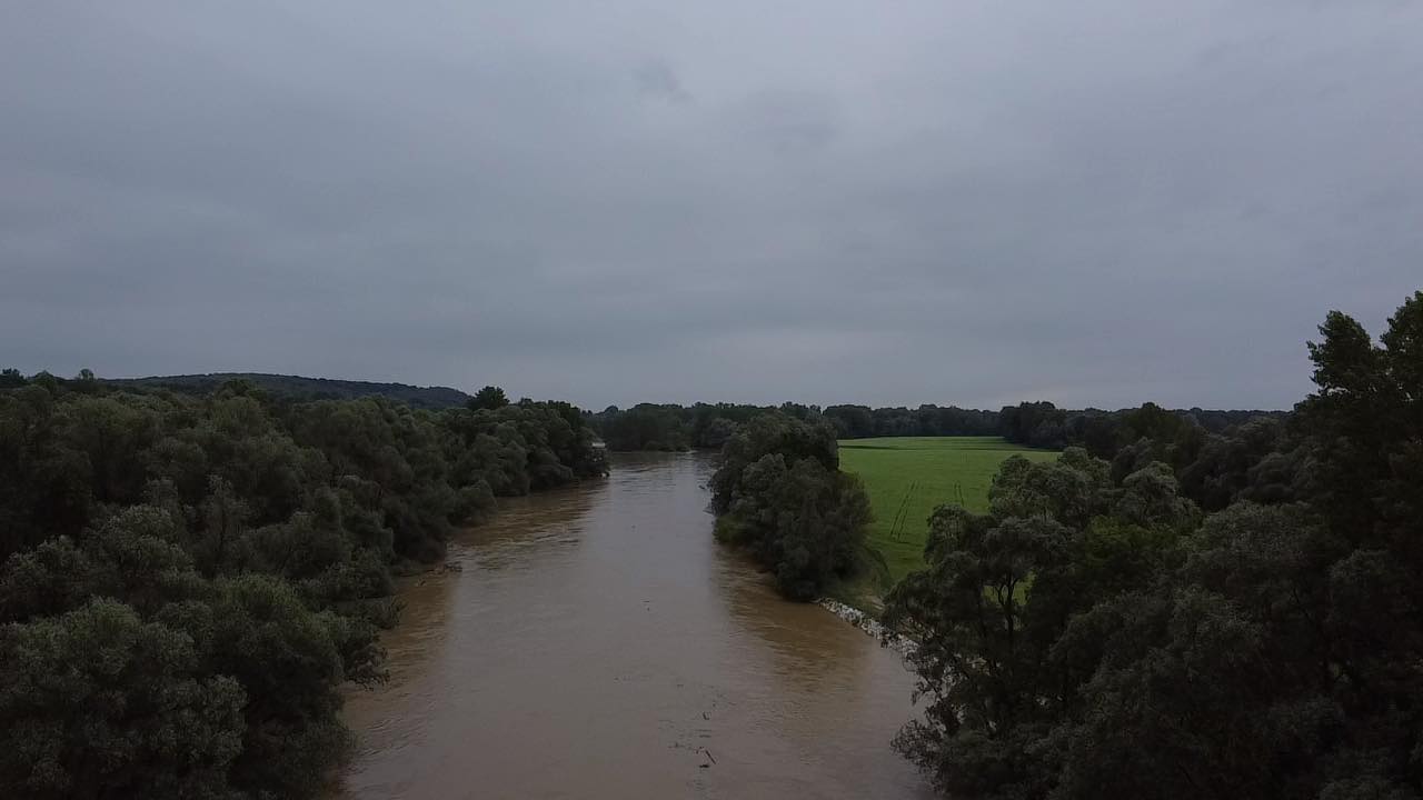 IZGLEDA STRAŠNO Nabujala Mura na potezu od Kotoribe do Donje Dubrave
