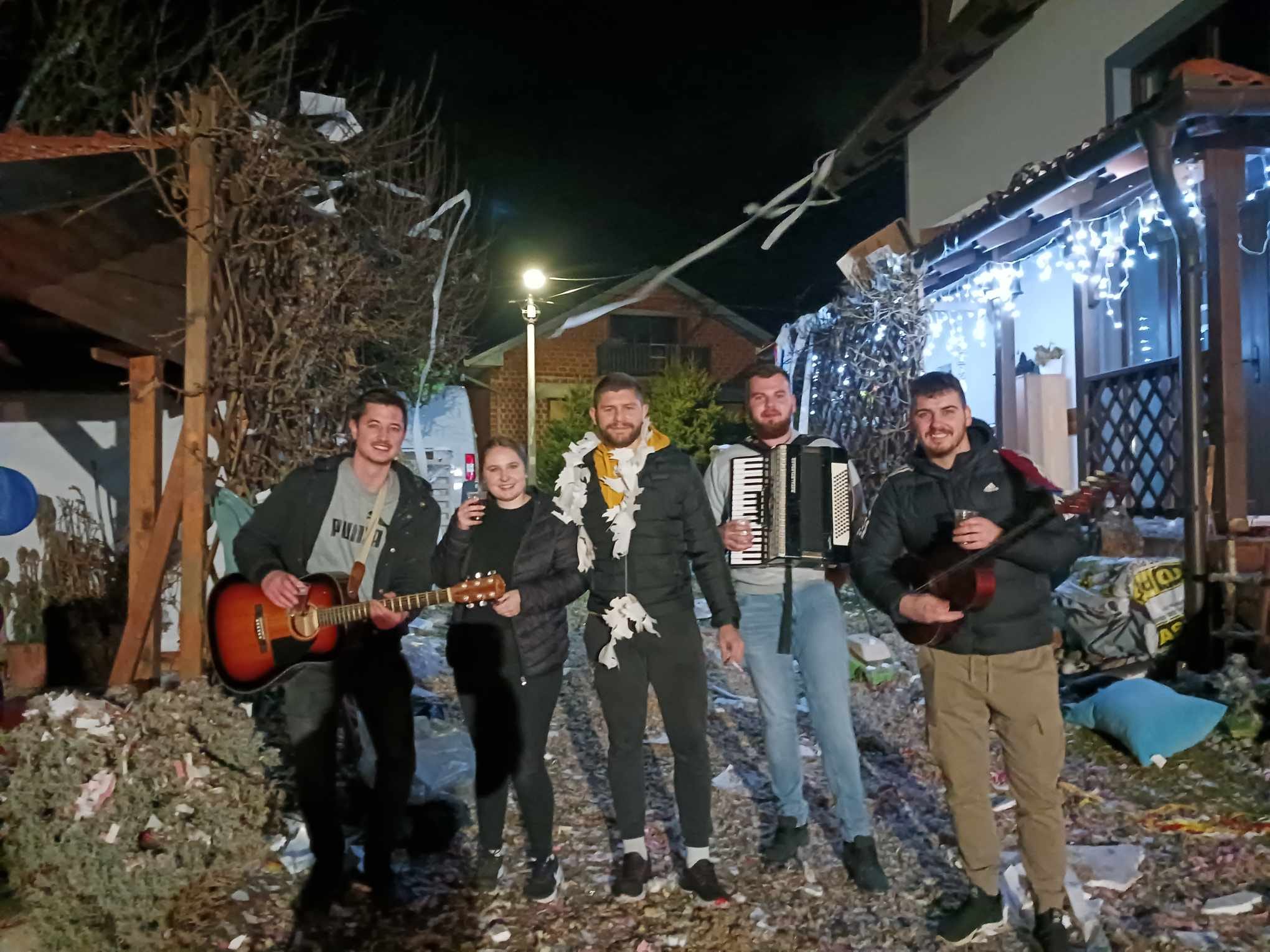 POTEPANJE Žene se Danijel Košak i Larisa Vizinger iz Trnovca