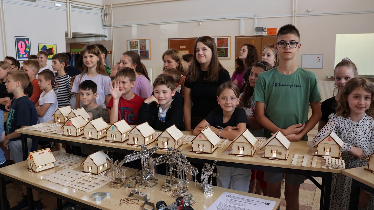 Stotinu djece na kampu tehničke kulture