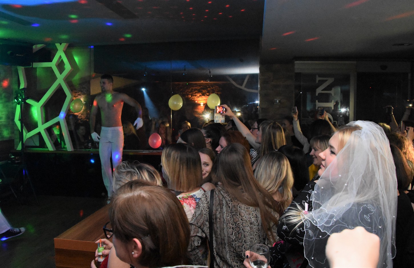 Nastup erotskih plesača u čakovečkom Paladinu