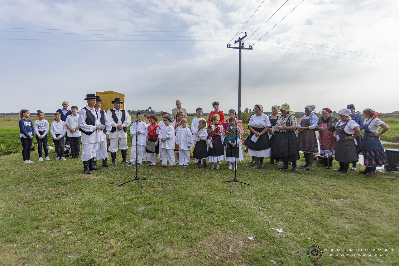U Gardinovcu svečano otkrivena spomen-ploča posvećena seoskom pralu na potoku Trnavi