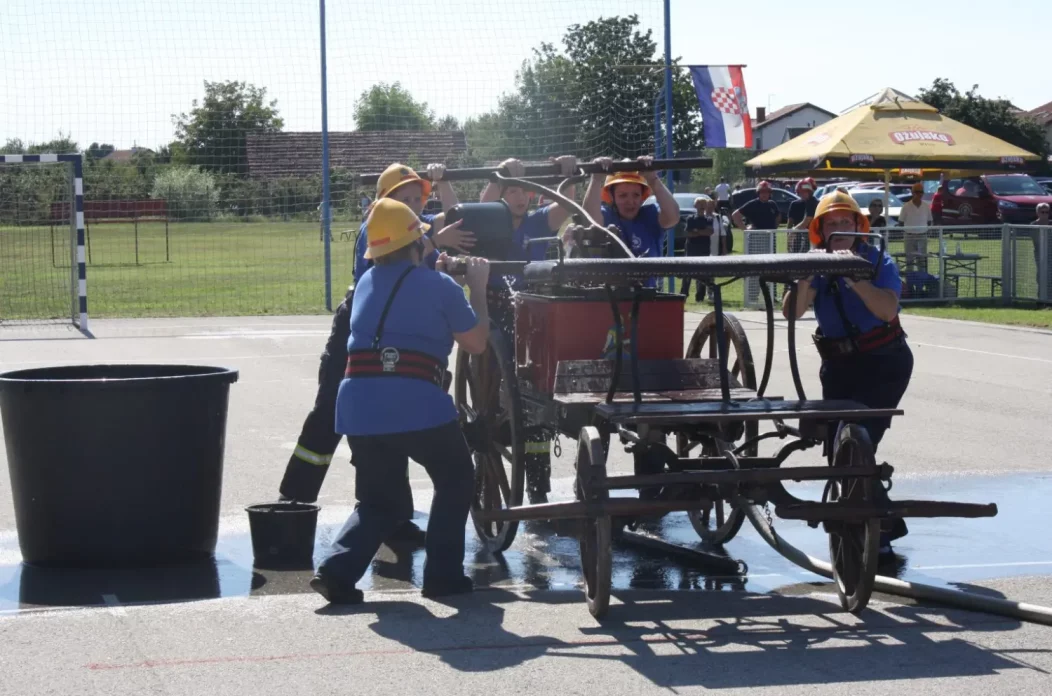 11. kup kuršanca 2024, natjecanje zaprežne šprice (50) 11. kup kuršanca 2024, natjecanje zaprežne šprice (50)