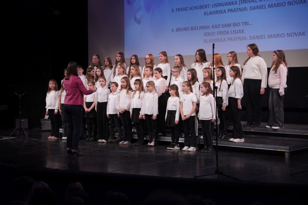 11. smotra pjevačkih zborova osnovnih i srednjih škola MŽ (24) 11. smotra pjevačkih zborova osnovnih i srednjih škola MŽ (24)