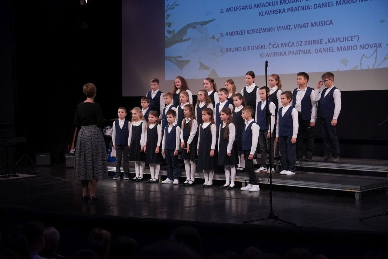 11. smotra pjevačkih zborova osnovnih i srednjih škola MŽ (30) 11. smotra pjevačkih zborova osnovnih i srednjih škola MŽ (30)