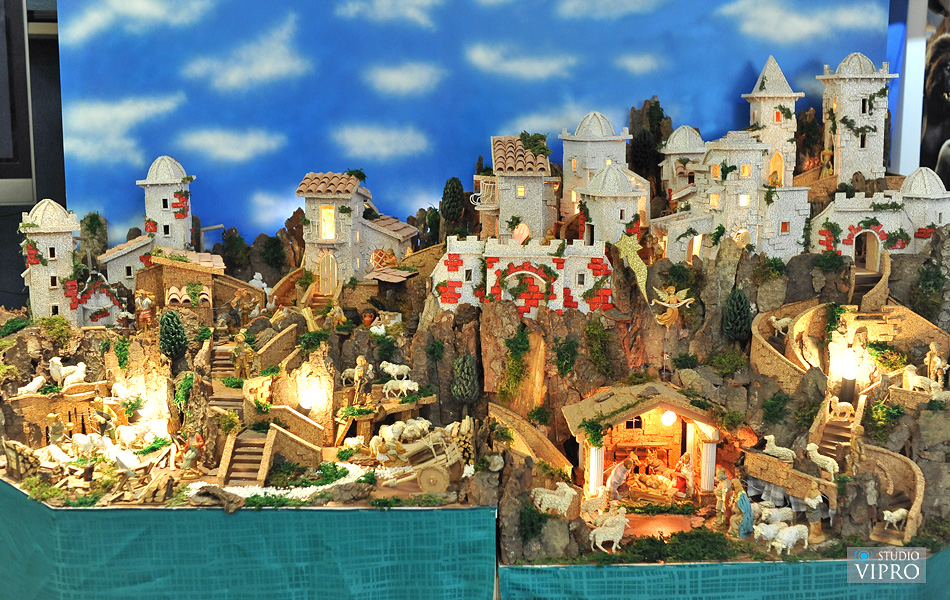 Josip Slaviček iz Preloga izradio prekrasne jaslice koje krase Dom kulture