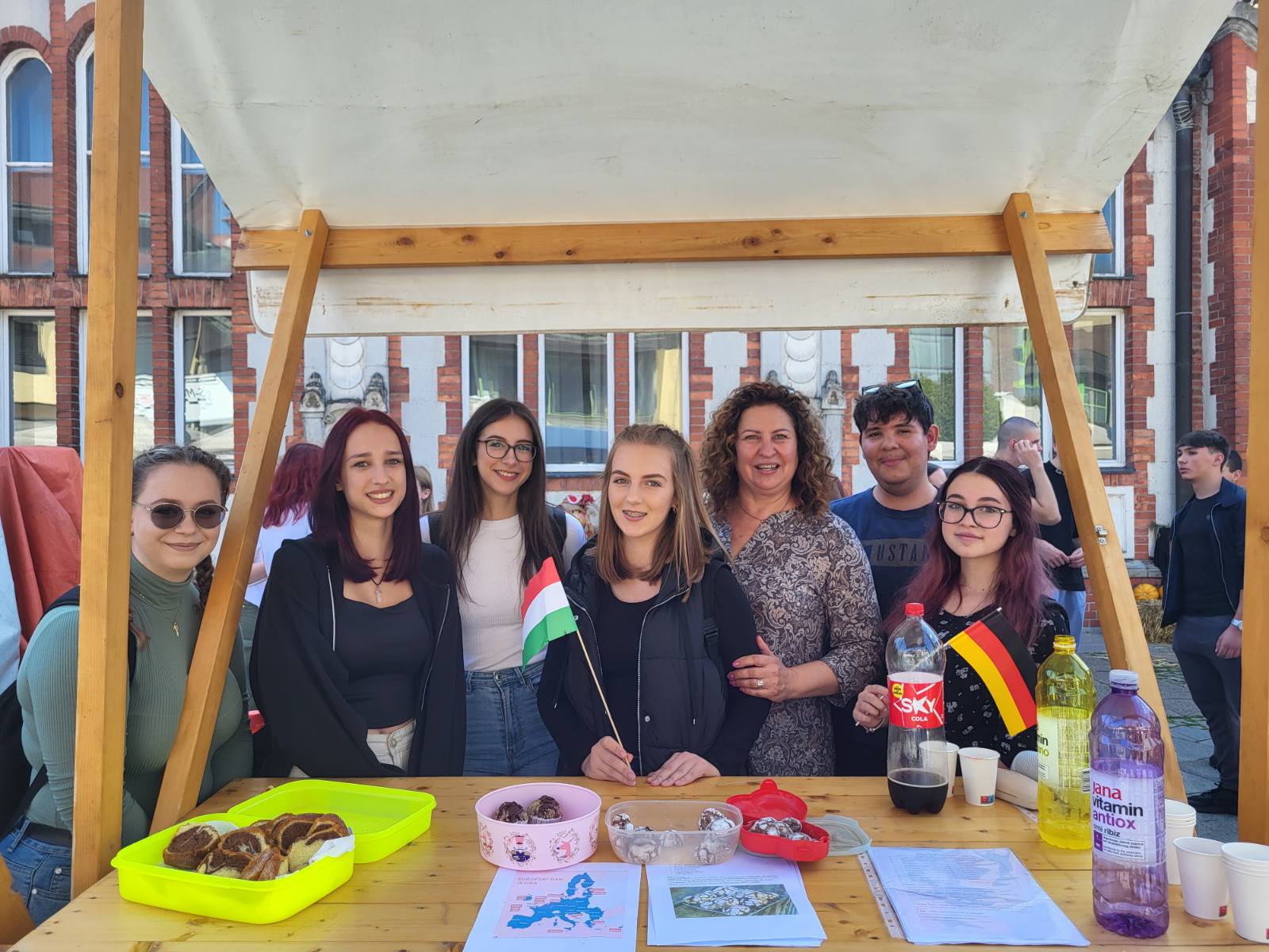 FOTO Ekonomska i trgovačka škola Čakovec obilježila Europski dan jezika na čakovečkom trgu