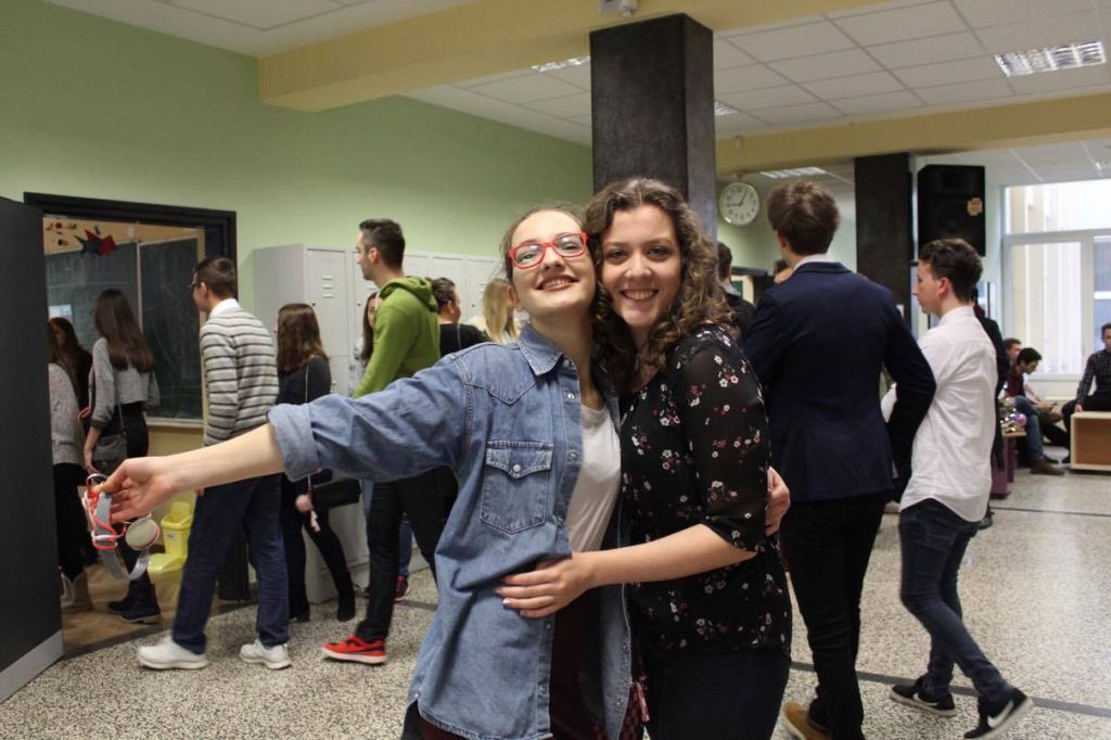 1569650910439211490871351973293