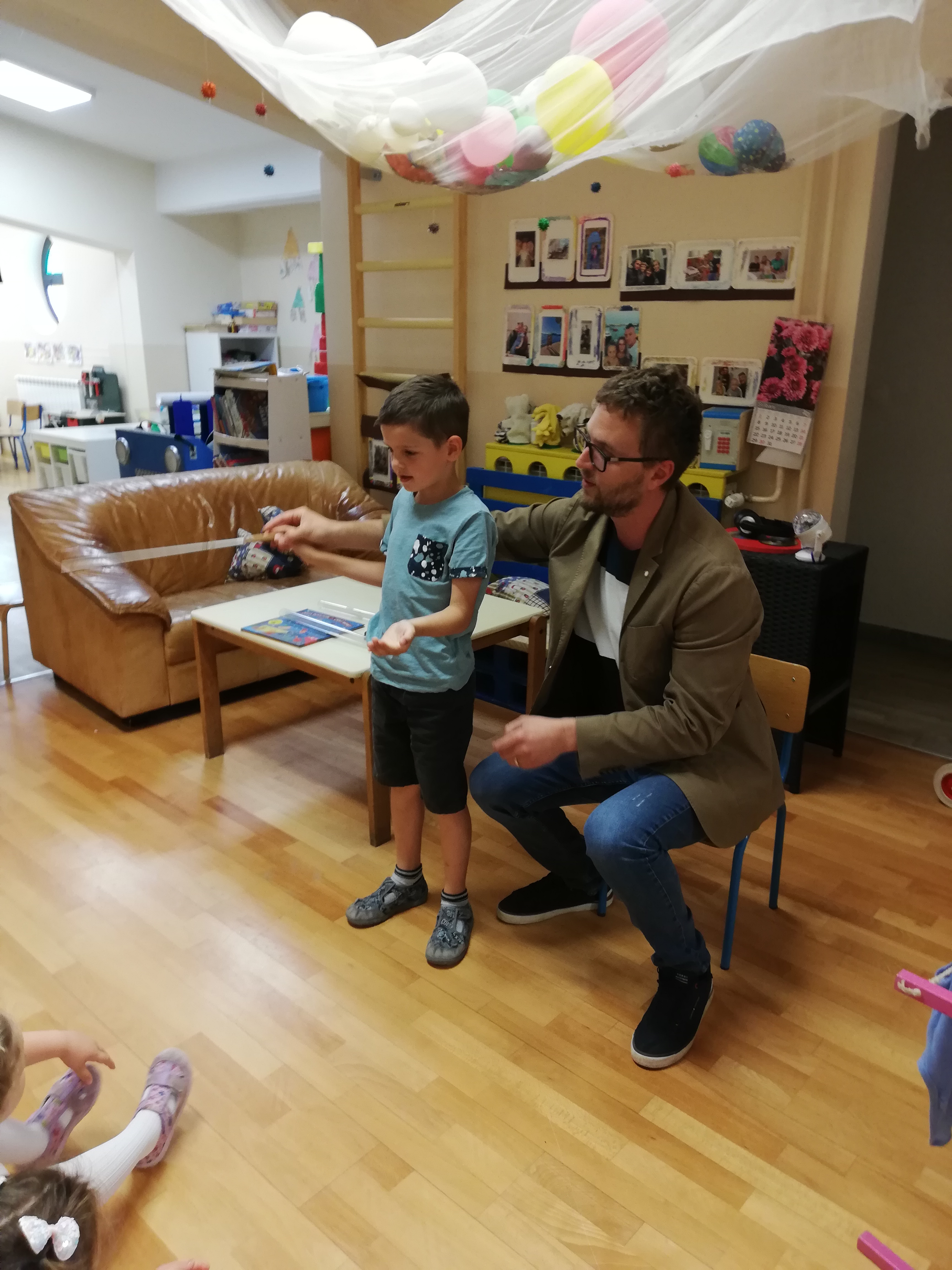 DV PČELICE Mališani se družili s vrsnim dirigentom Tomislavom Cvrtila