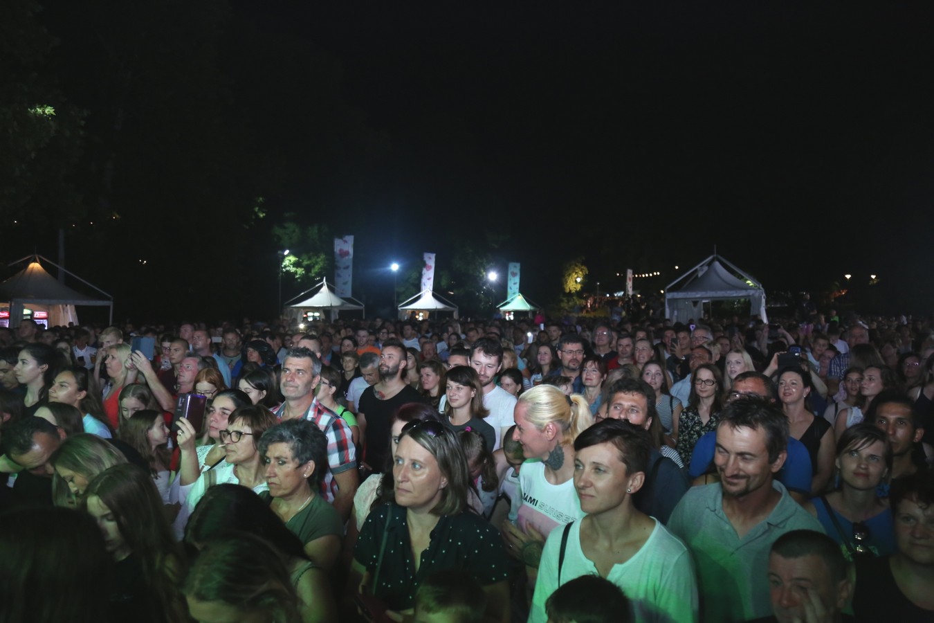 Popularna Jelena Rozga hitovima raspjevala posjetitelje Porcijunkulova