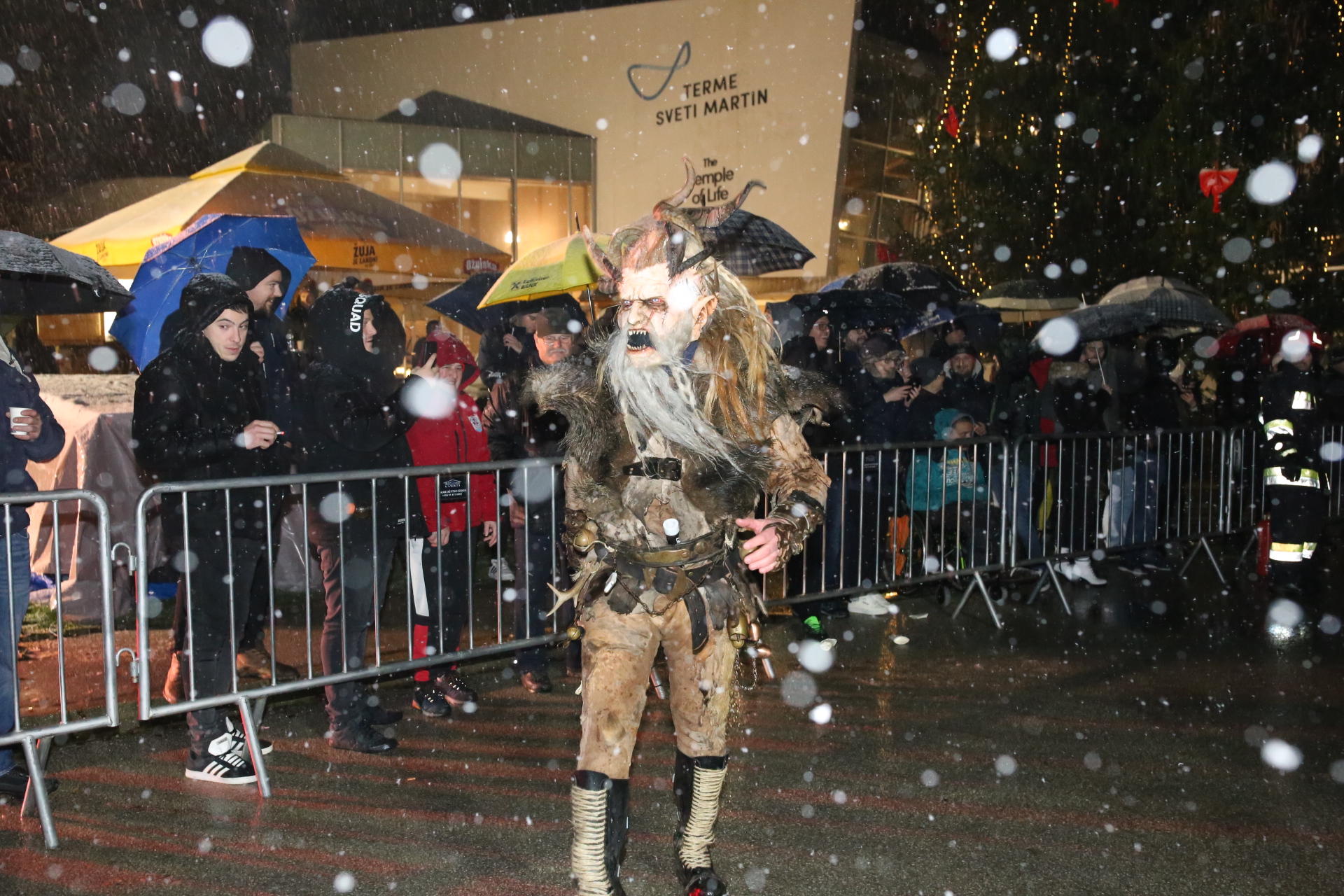 Oko 350 sudionika okupilo se na Svetomartinskom krampuslaufu!