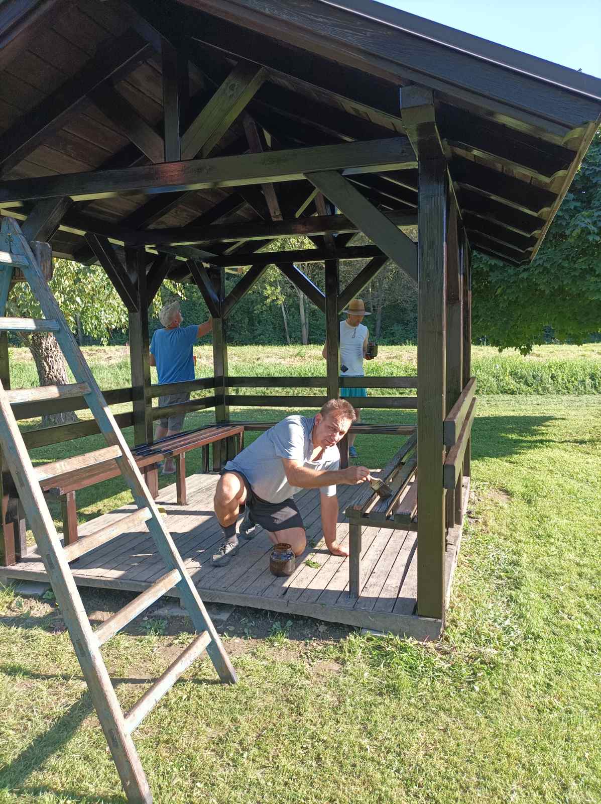 ŠENKOVEC Vrijedna ekipa iz Udruge DSR ‘Hakl’ ofarbala kućicu kod košarkaškog terena