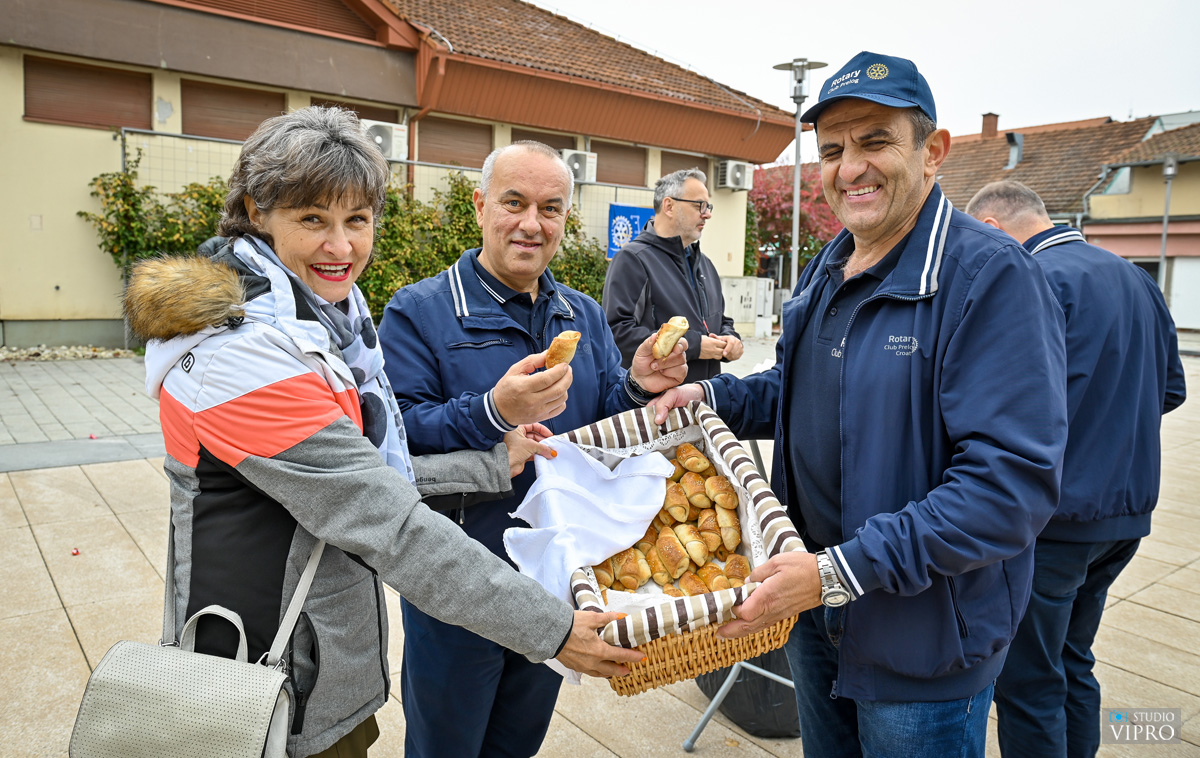 ZA POMOĆ POTREBITIMA Održana još jedna kestenijada Rotary cluba Prelog