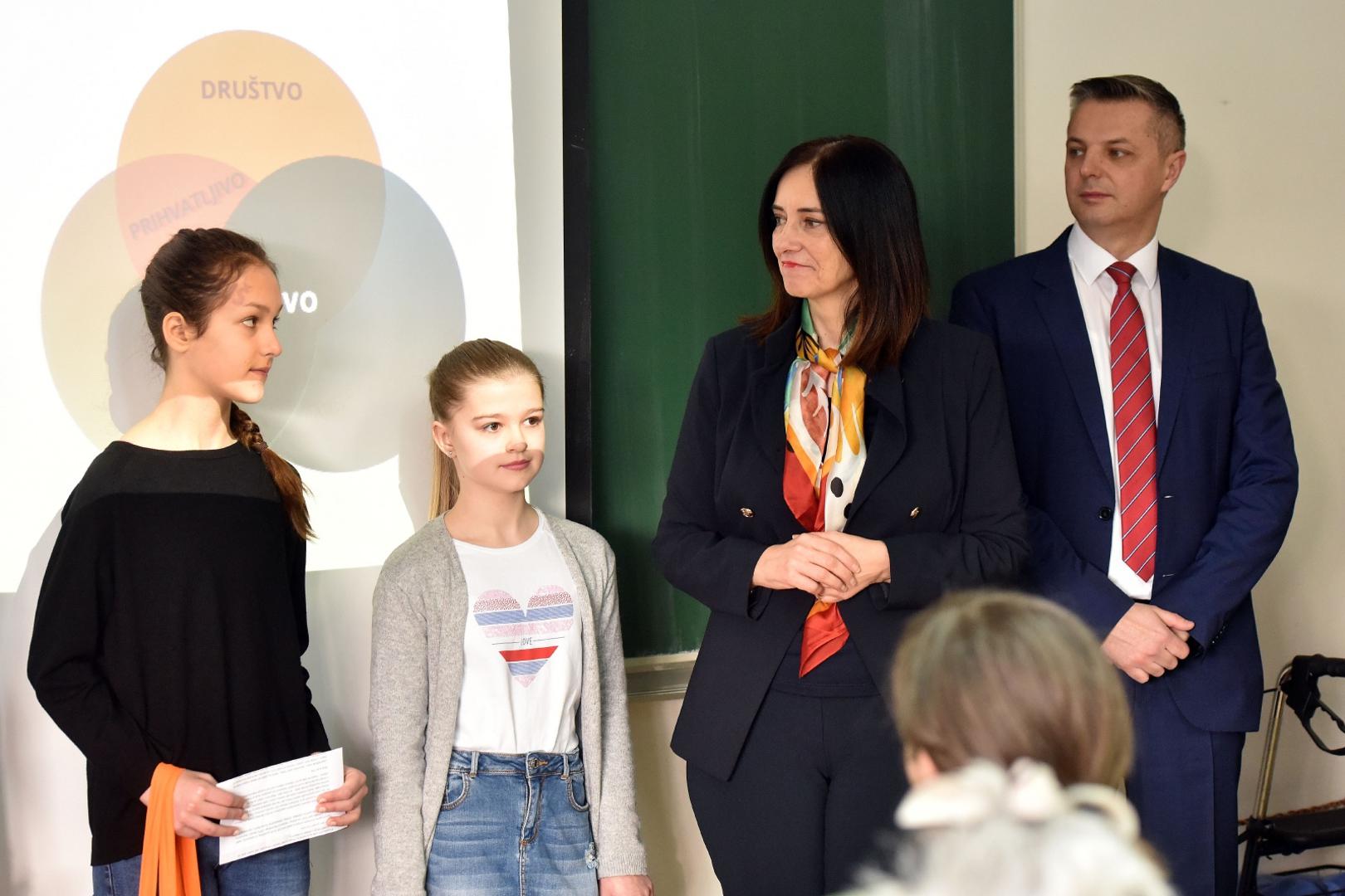 BLAŽENKA DIVJAK U ČAKOVCU ‘Škole moraju osigurati sapun i osnovne higijenske potrepštine’