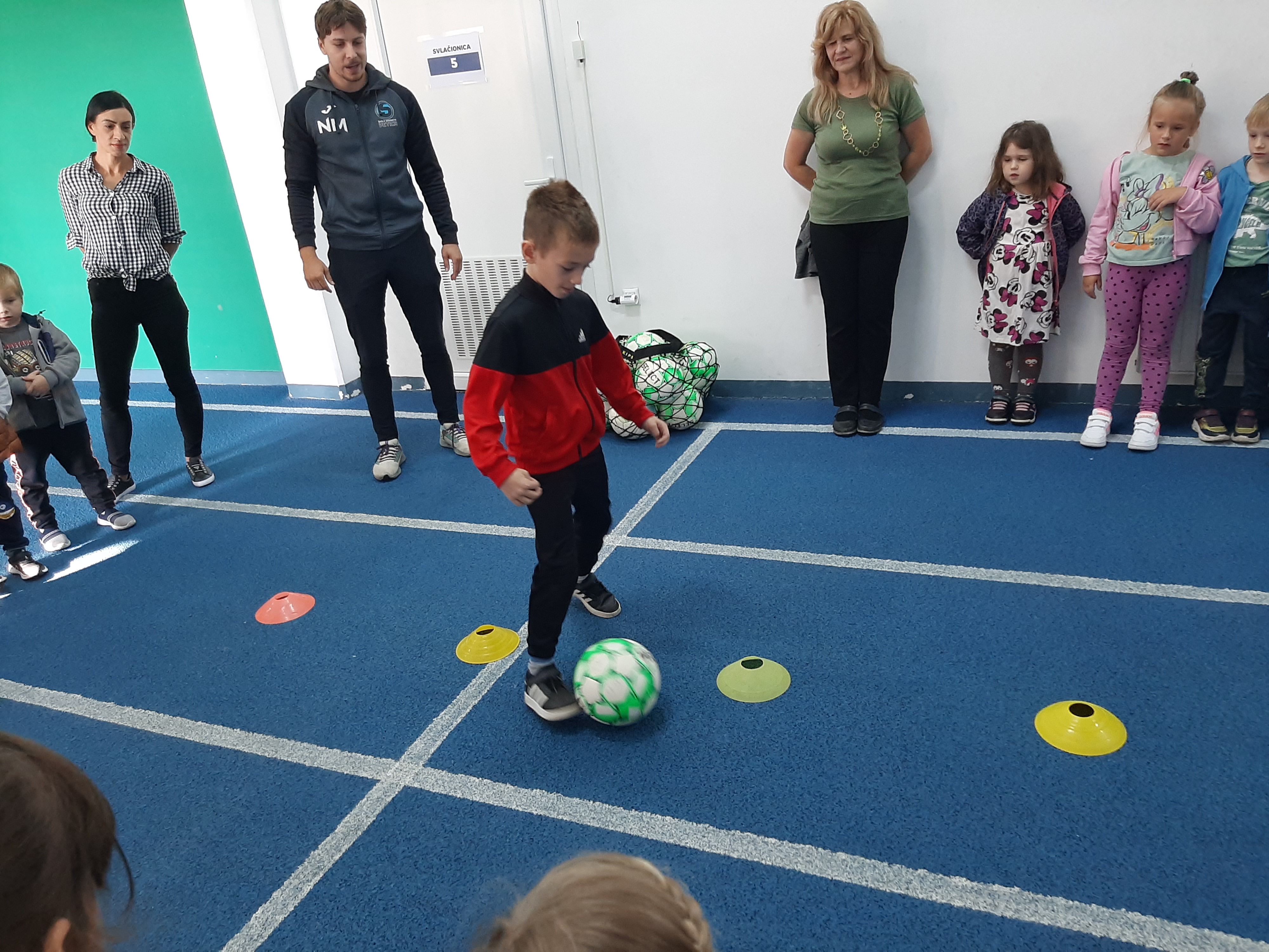 FOTO Dječji vrtić Zvončić iz Nedelišća posjetio Školu nogometa ‘Petica’
