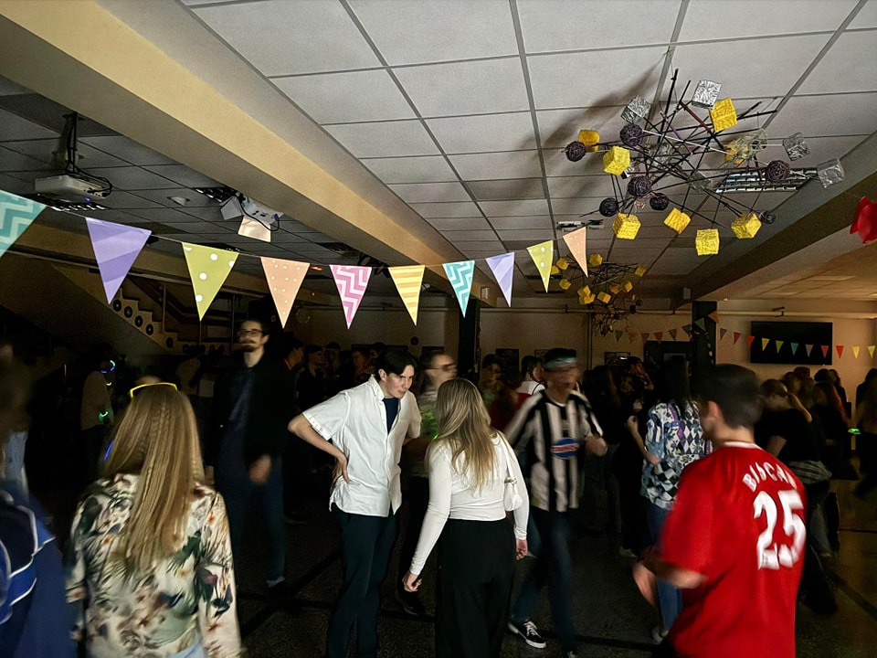 Gimnazijski Trash party