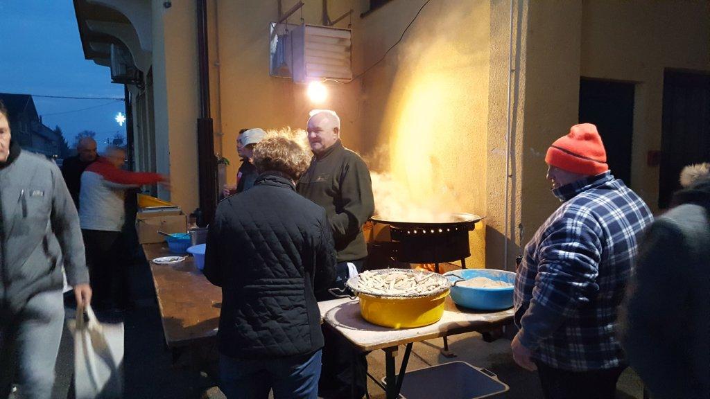 Zapaljena prva adventska svijeća u Svetoj Mariji