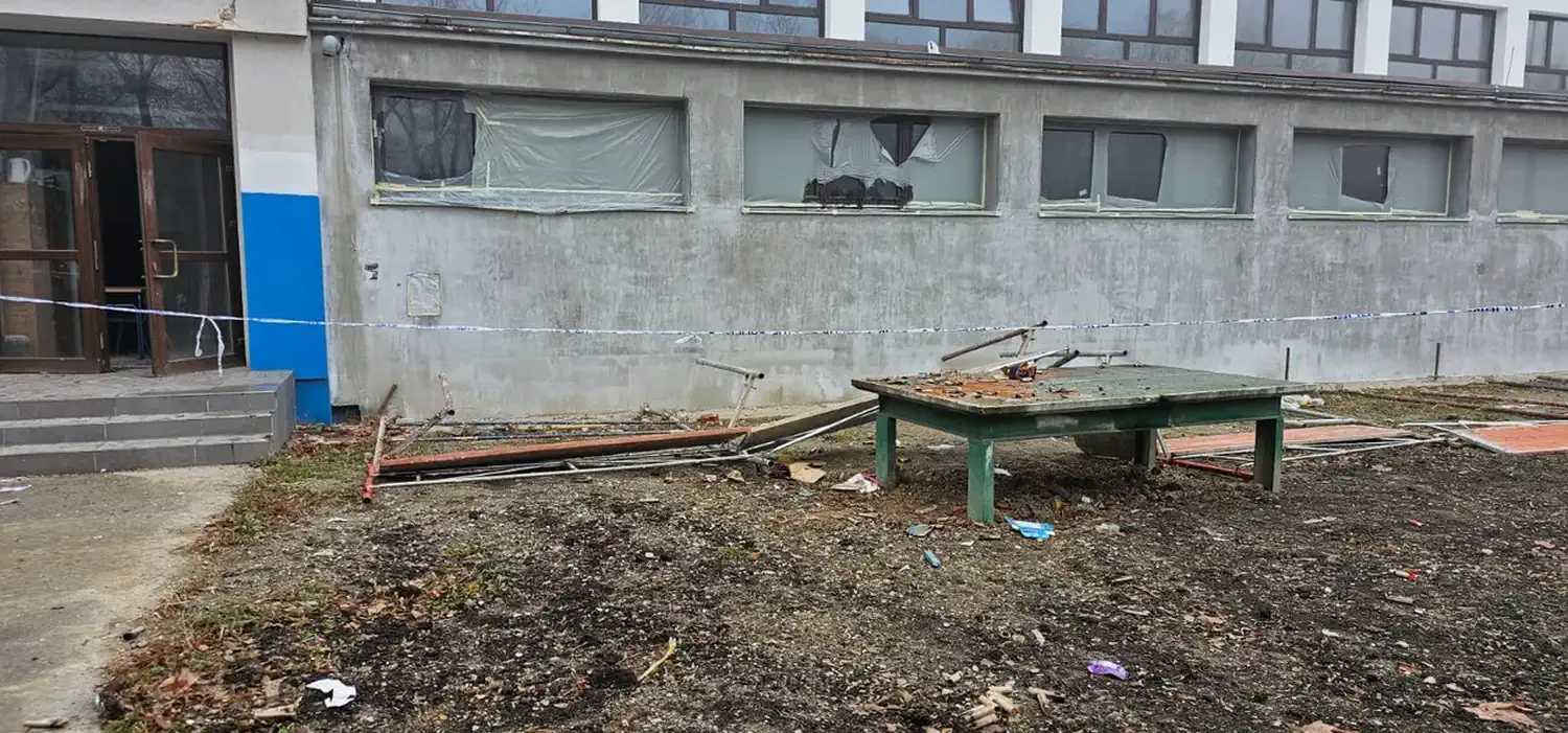 Pirotehnika demolirala školu u Zagrebu Pirotehnika demolirala školu u Zagrebu