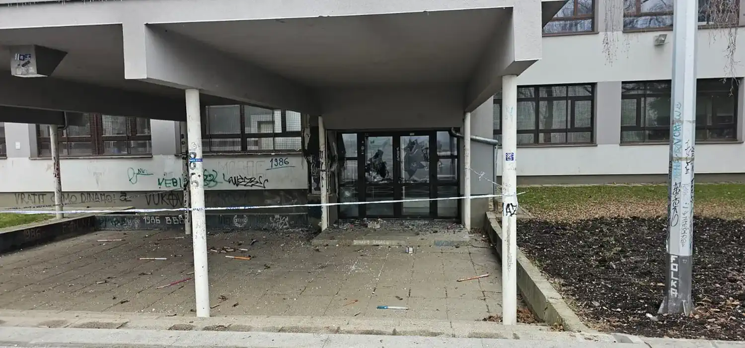 Pirotehnika demolirala školu u Zagrebu Pirotehnika demolirala školu u Zagrebu