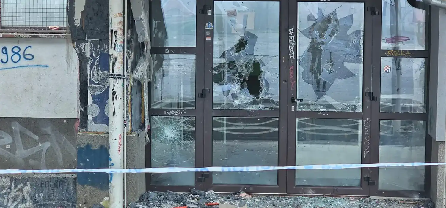 Pirotehnika demolirala školu u Zagrebu Pirotehnika demolirala školu u Zagrebu