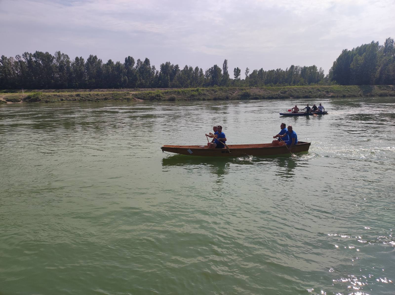 FOTO Pobjednici natjecanja u ekipnom veslanju dravskim čamcima su ekipe ‘Royal transport’ i ‘Fljojsarice’ FOTO Pobjednici natjecanja u ekipnom veslanju dravskim čamcima su ekipe ‘Royal transport’ i ‘Fljojsarice’