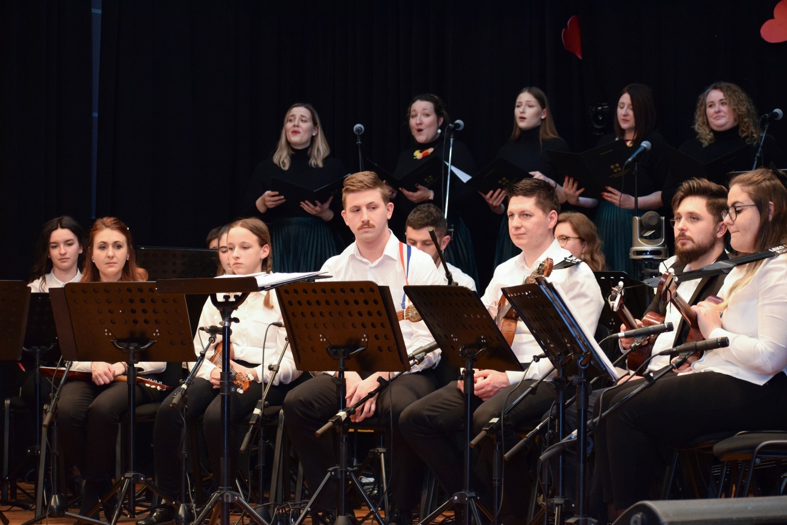 Pogledajte kakva je bila atmosfera na koncertu Tamburaškog orkestra KUU Zvon