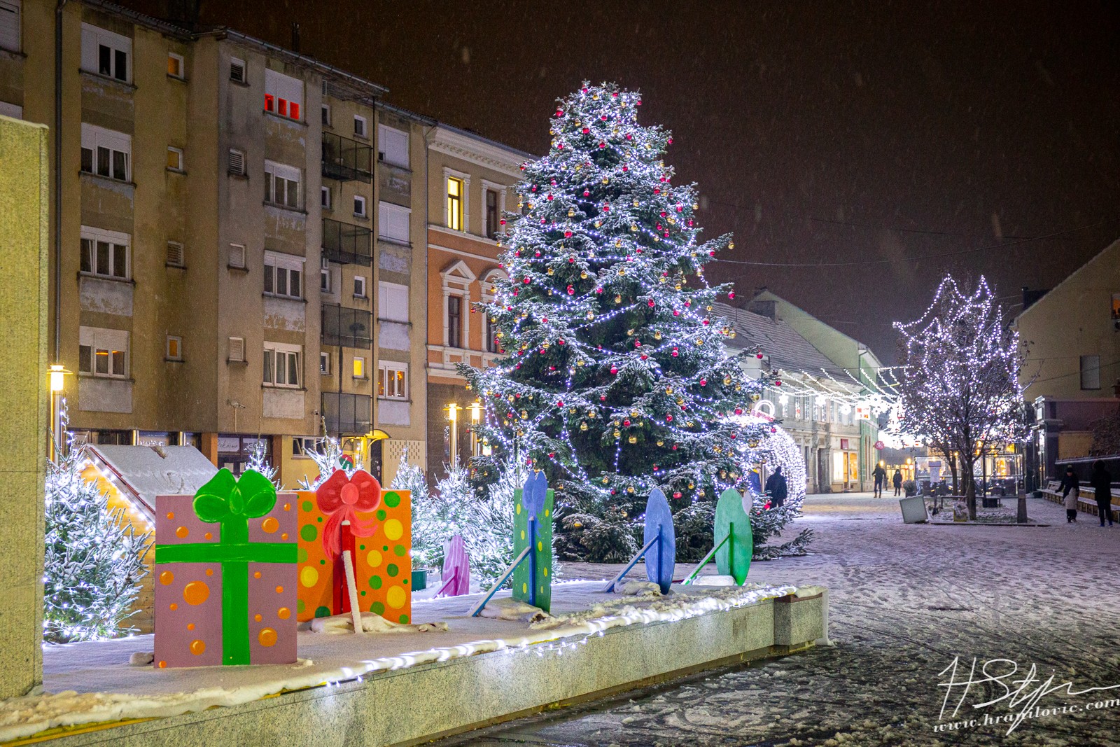 SNJEŽNA IDILA Advent u gradu Zrinskih iz objektiva Stjepana Hranilovića
