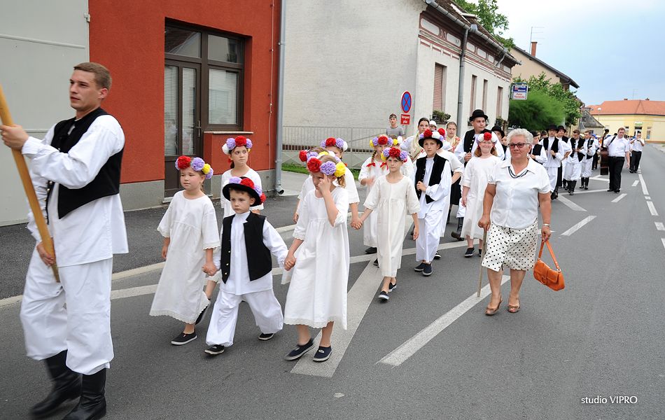 359115663dsc1794342704