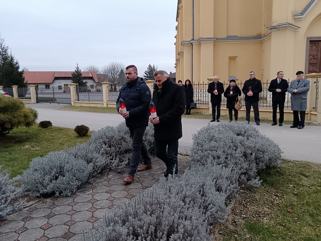 MACINEC Povodom Dana sjedinjenja Međimurja položeni su vijenci ispred kuće dr. Ivana Novaka