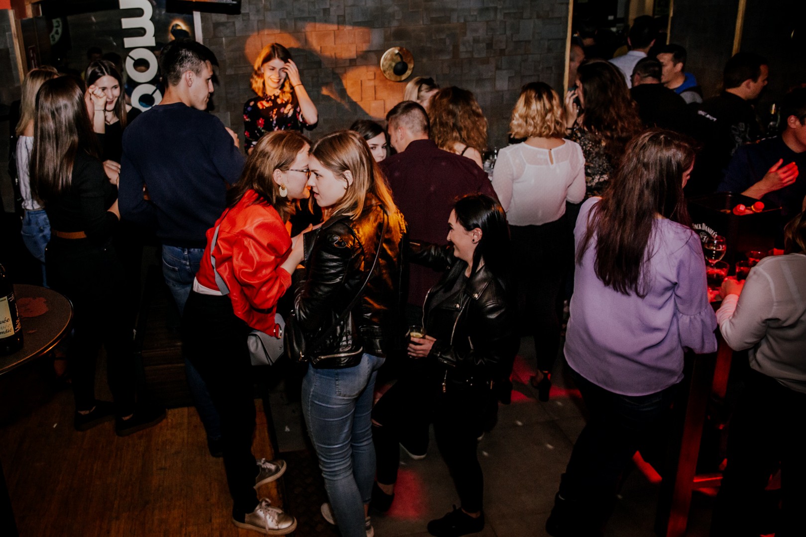 Odlična zabava na Podrumarenju uz TS Kumovi i Vina Tomšić